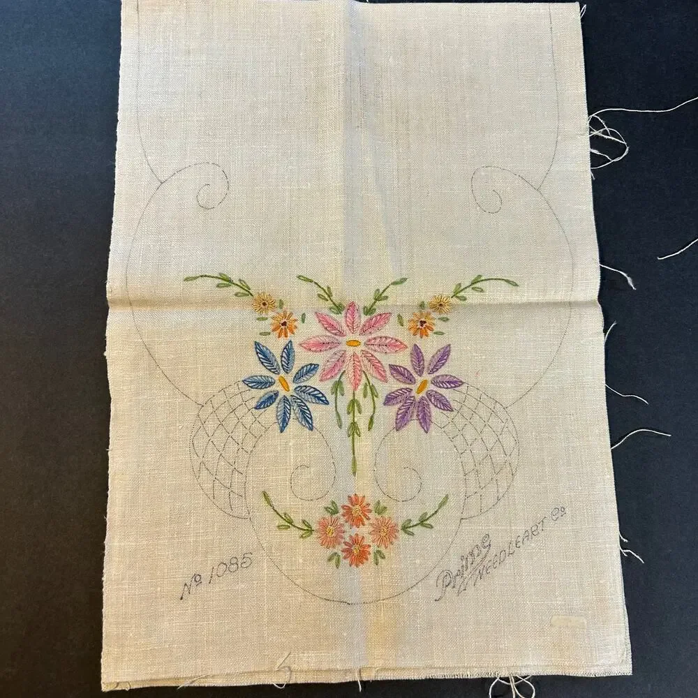 Vintage Prime Needleart Co #1085 Stamped Linen Floral‎ Runner Unfinished Project